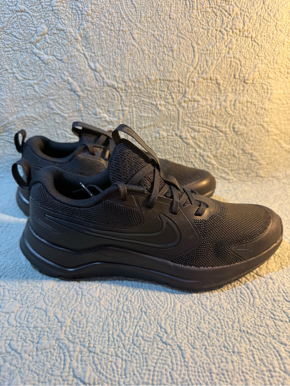 Nike Cosmic Runner size 5.5Y or Women’s 7